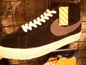 ナイキ BLAZER SB 310801-004 (BLACK/LT.GRAPHITE)