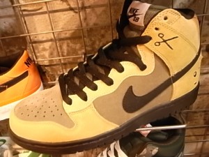 ナイキDUNK HIGH SB