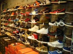 NIKE / ADIDAS / PUMA