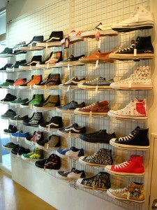 CONVERSE/VANS