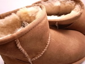 UGG CLASSIC MINI