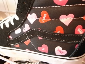 VANS SK8-HI CANDY HEARTS (BLACK/F.PINK) VANS SK8-HI CANDY HEARTS (BLACK/F.PINK)